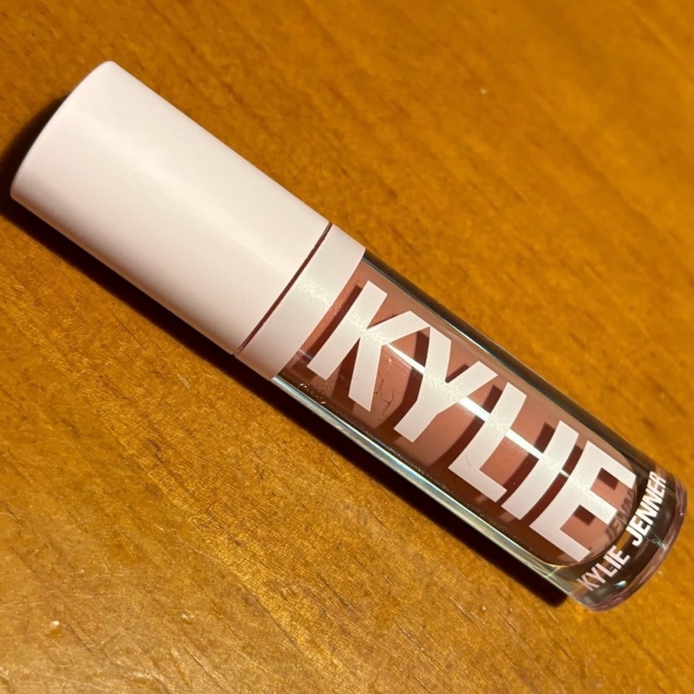 Kylie High Gloss Lip Gloss Diva - Picture 2 of 16